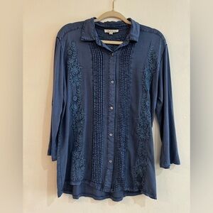 Women's Blue Embroidered Top.
New without tags!
